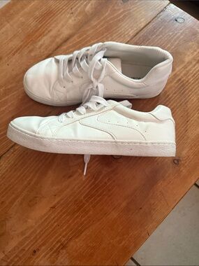 The Children's Place White Low-Top Kids Sneakers